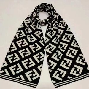 <AUTHENTIC>Fendi Scarf